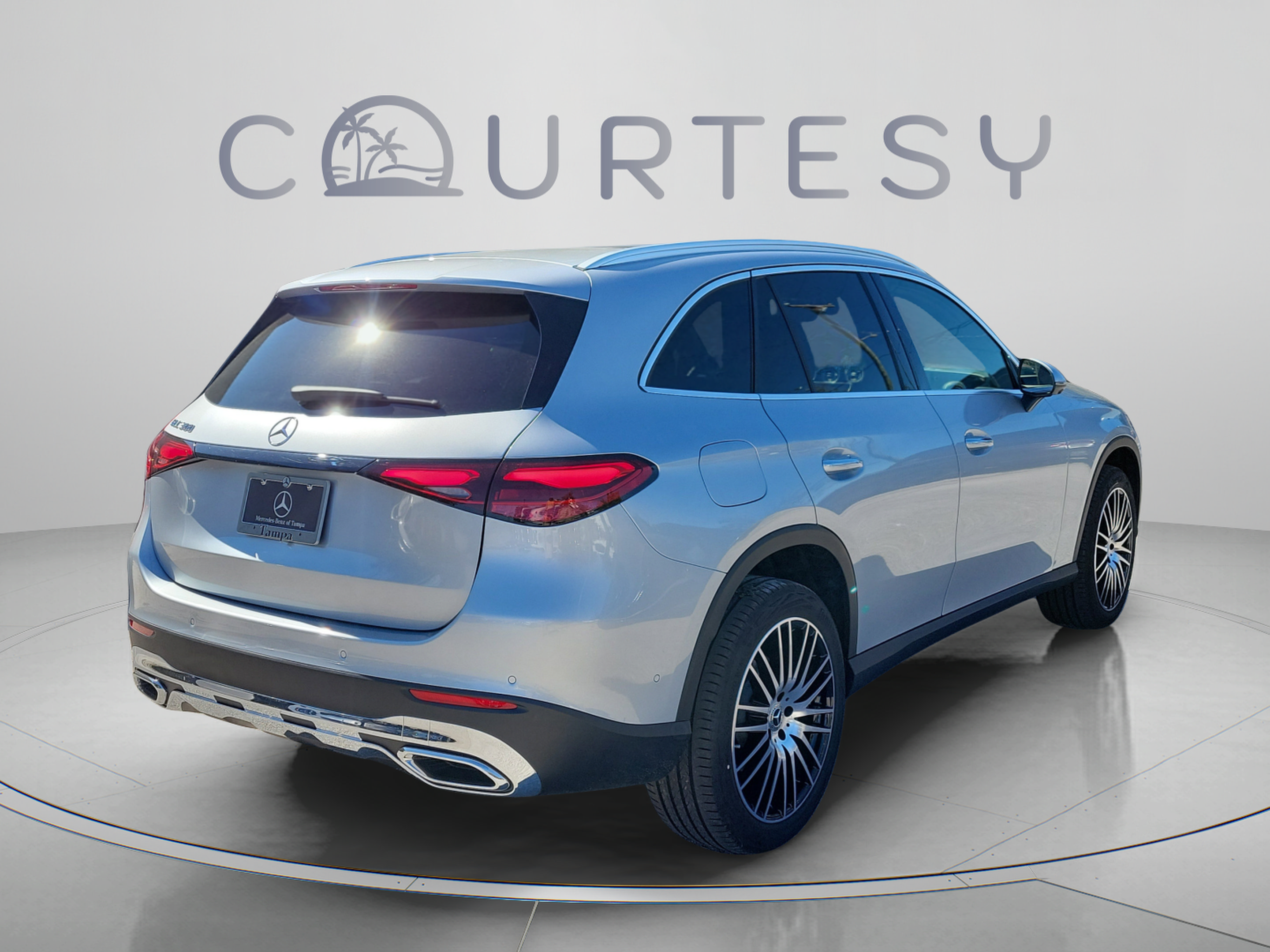 Used 2026 Mercedes-Benz GLC 300 image 4