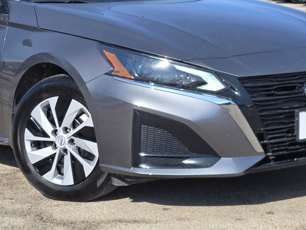 Used 2025 Nissan Altima 2.5 S image 3