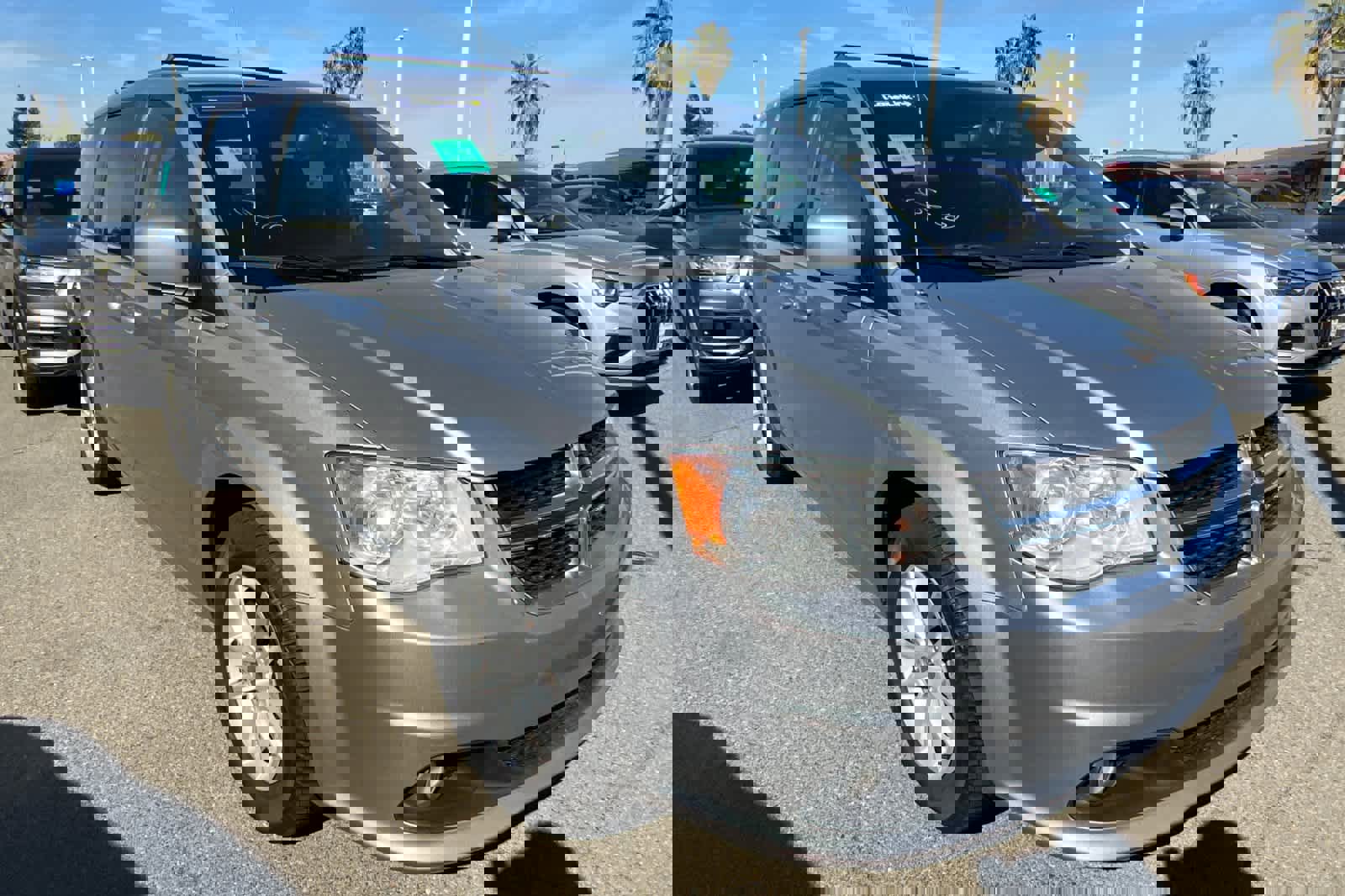 Used 2019 Dodge Grand Caravan SXT image 3