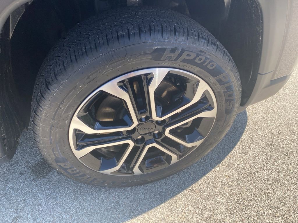 Certified 2023 Jeep Compass Limited w/ Sun and Sound Group image 7