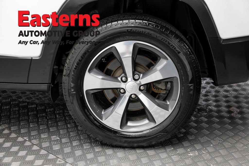 Used 2019 Jeep Cherokee Limited AWD/4WD image 8