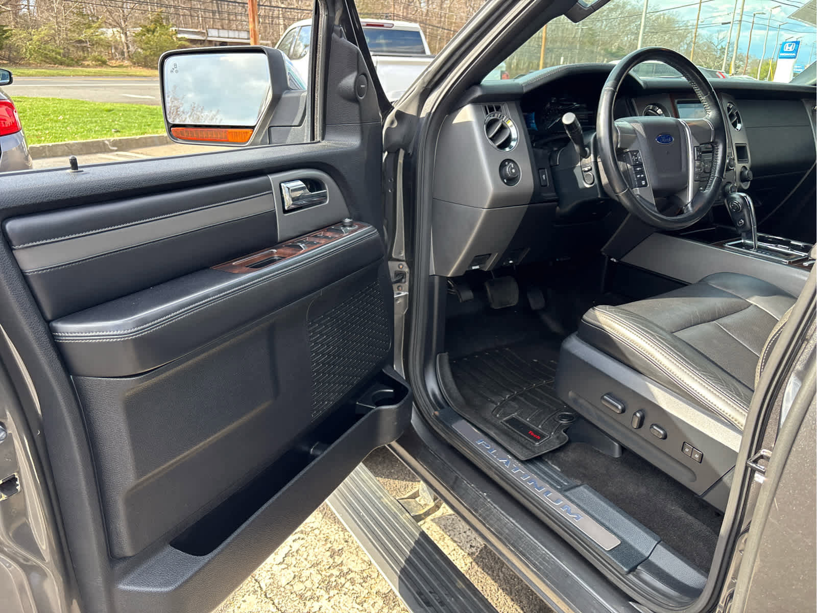 Used 2017 Ford Expedition EL Platinum image 7