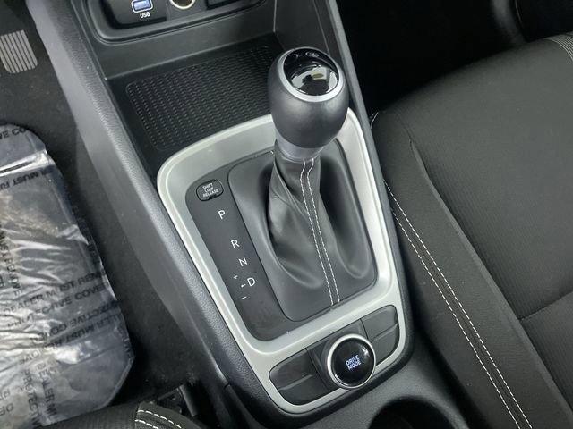 Used 2025 Hyundai Venue SEL image 31