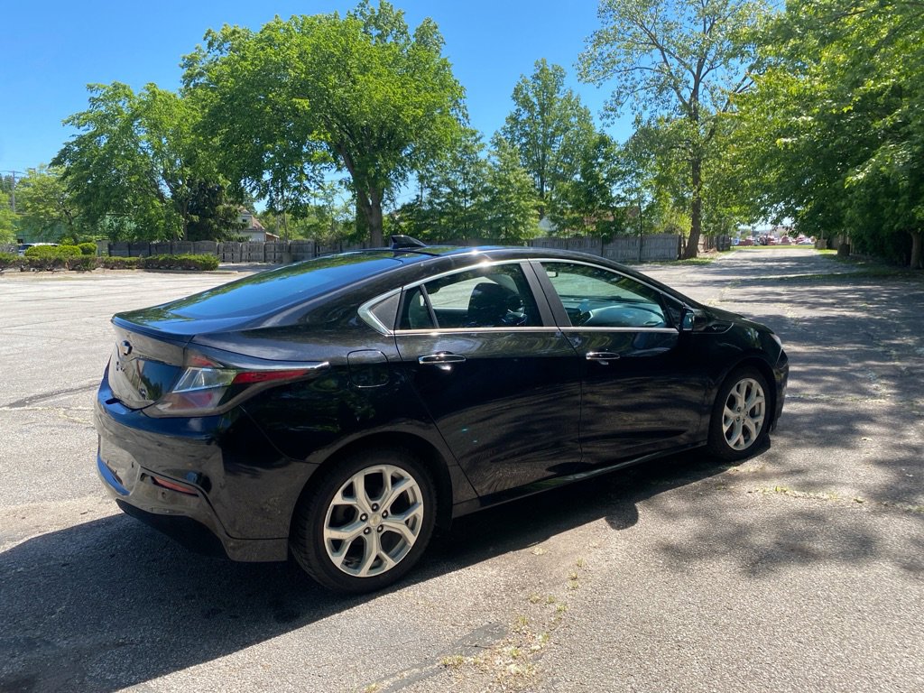 Used 2017 Chevrolet Volt Premier w/ Driver Confidence II Package FWD image 5