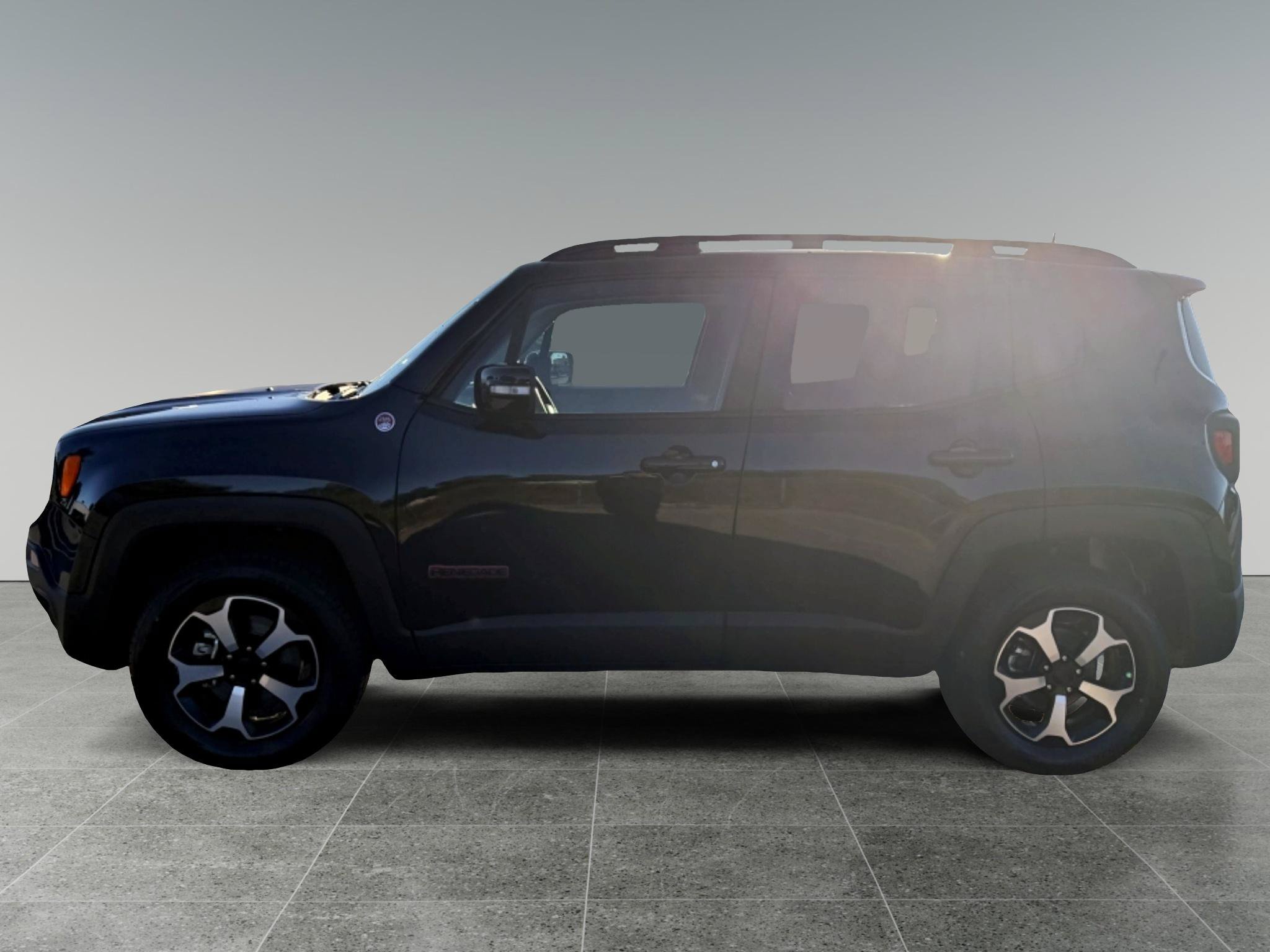 Used 2022 Jeep Renegade Trailhawk w/ Sun/Sound Group AWD/4WD image 2