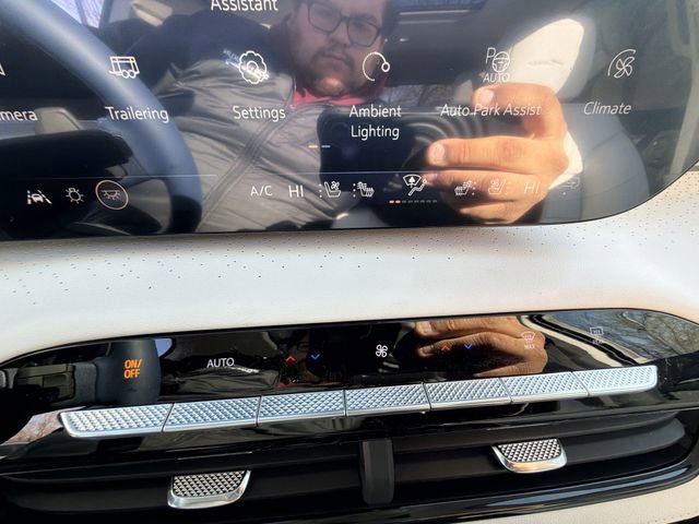 New 2026 Buick Enclave Avenir w/ Super Cruise Package FWD image 16