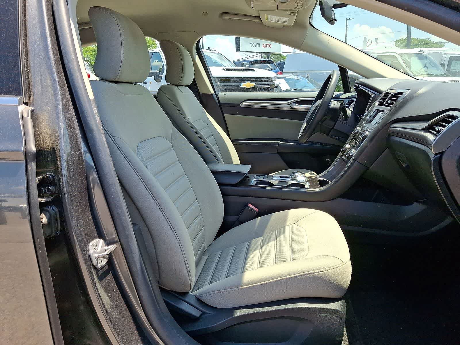 Used 2018 Ford Fusion S FWD image 31
