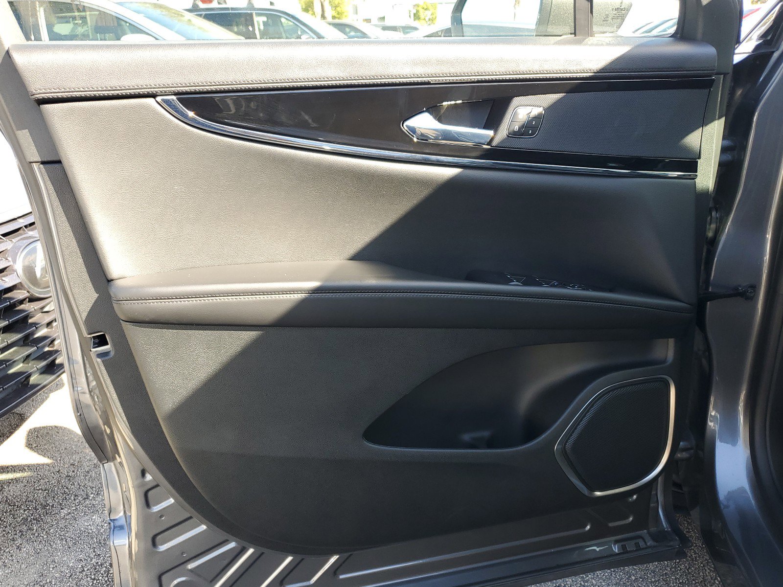 Used 2023 Lincoln Nautilus AWD image 15