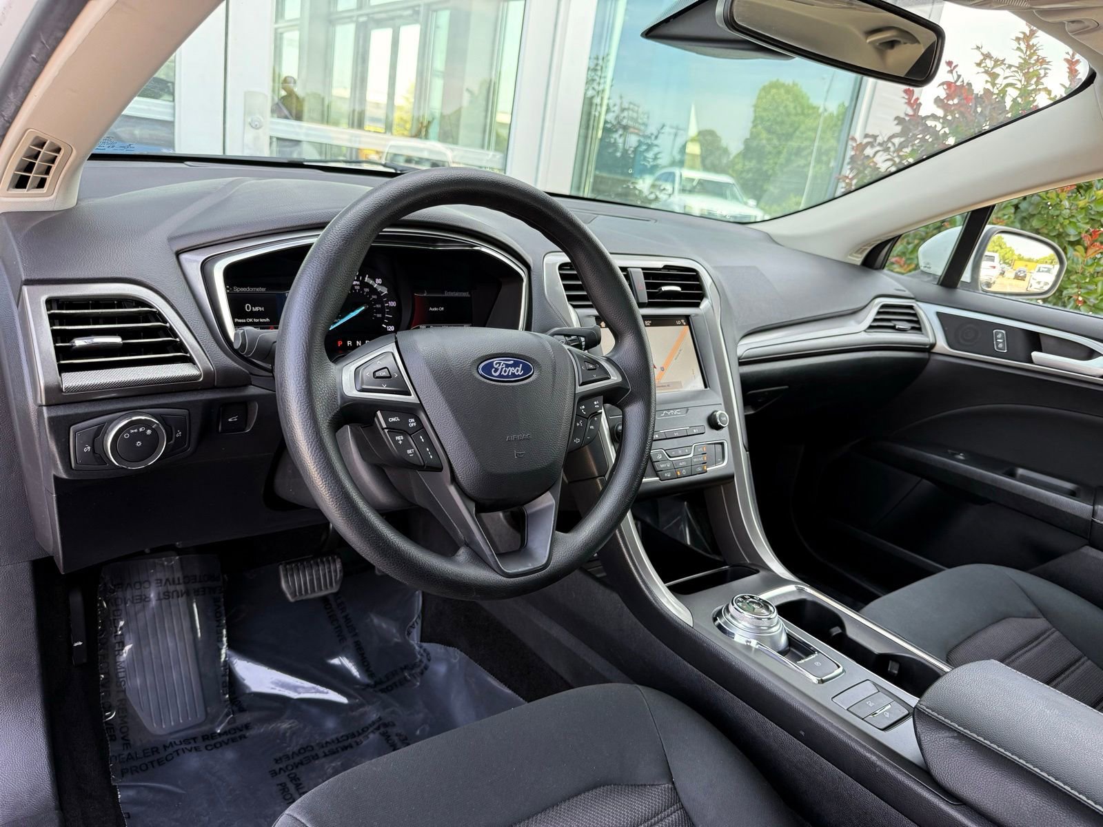 Used 2019 Ford Fusion SE FWD image 14