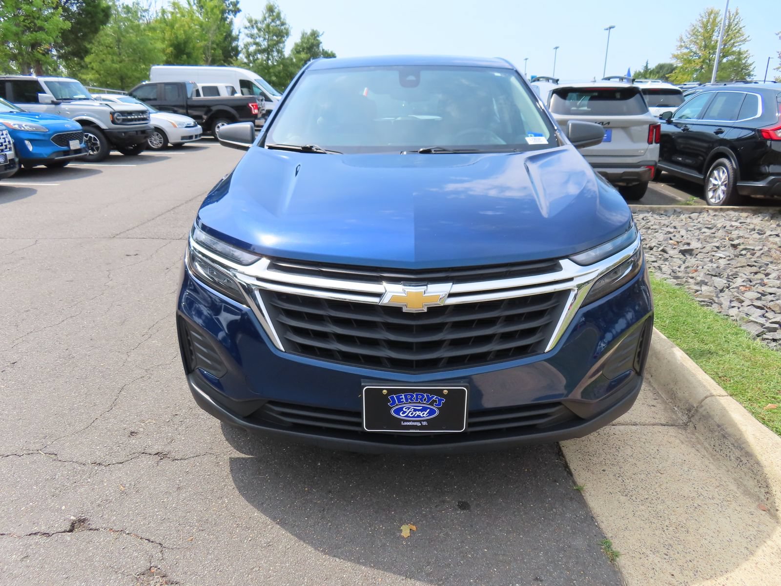 Used 2023 Chevrolet Equinox LS FWD image 2