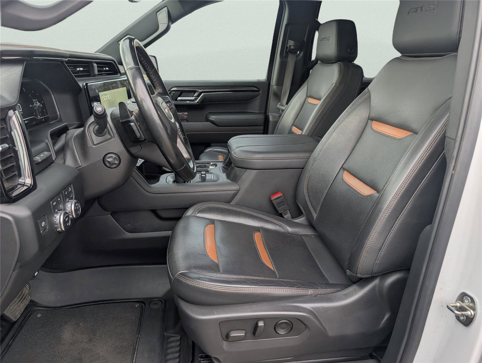 Used 2024 GMC Sierra 1500 AT4 w/ Technology Package image 10