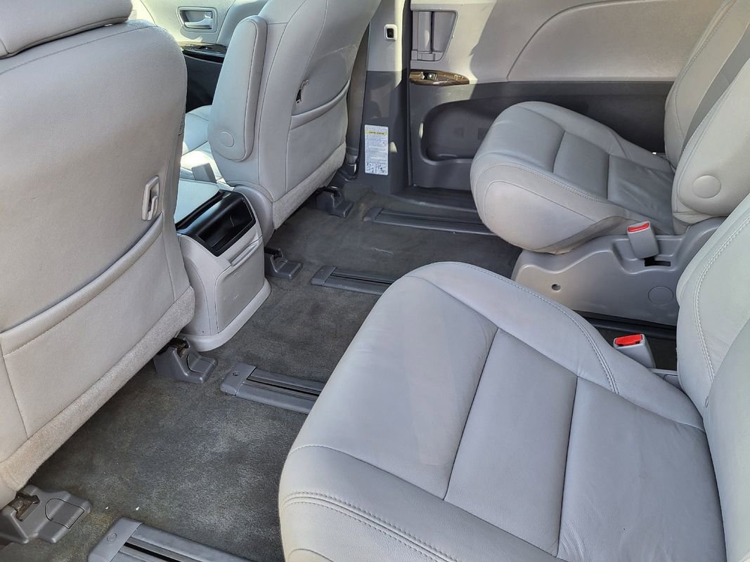 Used 2017 Toyota Sienna XLE w/ XLE Navigation Package AWD/4WD image 34
