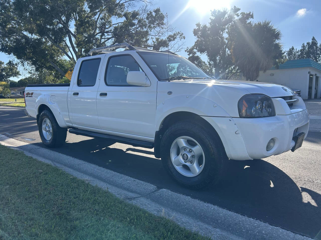 Used 2002 Nissan Frontier SE image 2