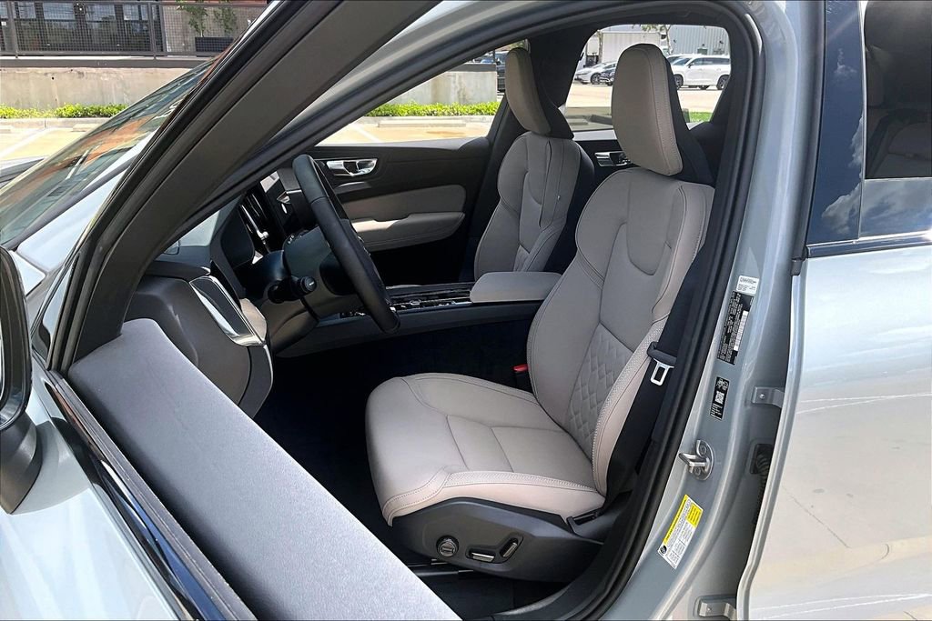 New 2026 Volvo XC60 B5 Plus w/ Protection Package Premier AWD/4WD image 37