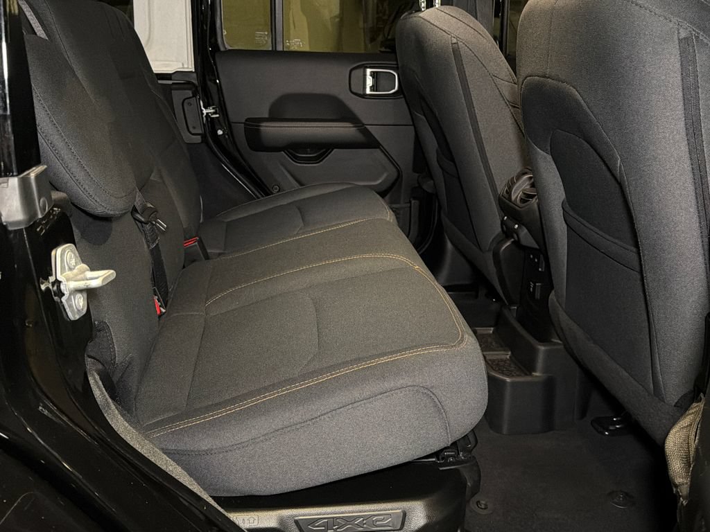 Used 2024 Jeep Wrangler Unlimited Sahara AWD/4WD image 12