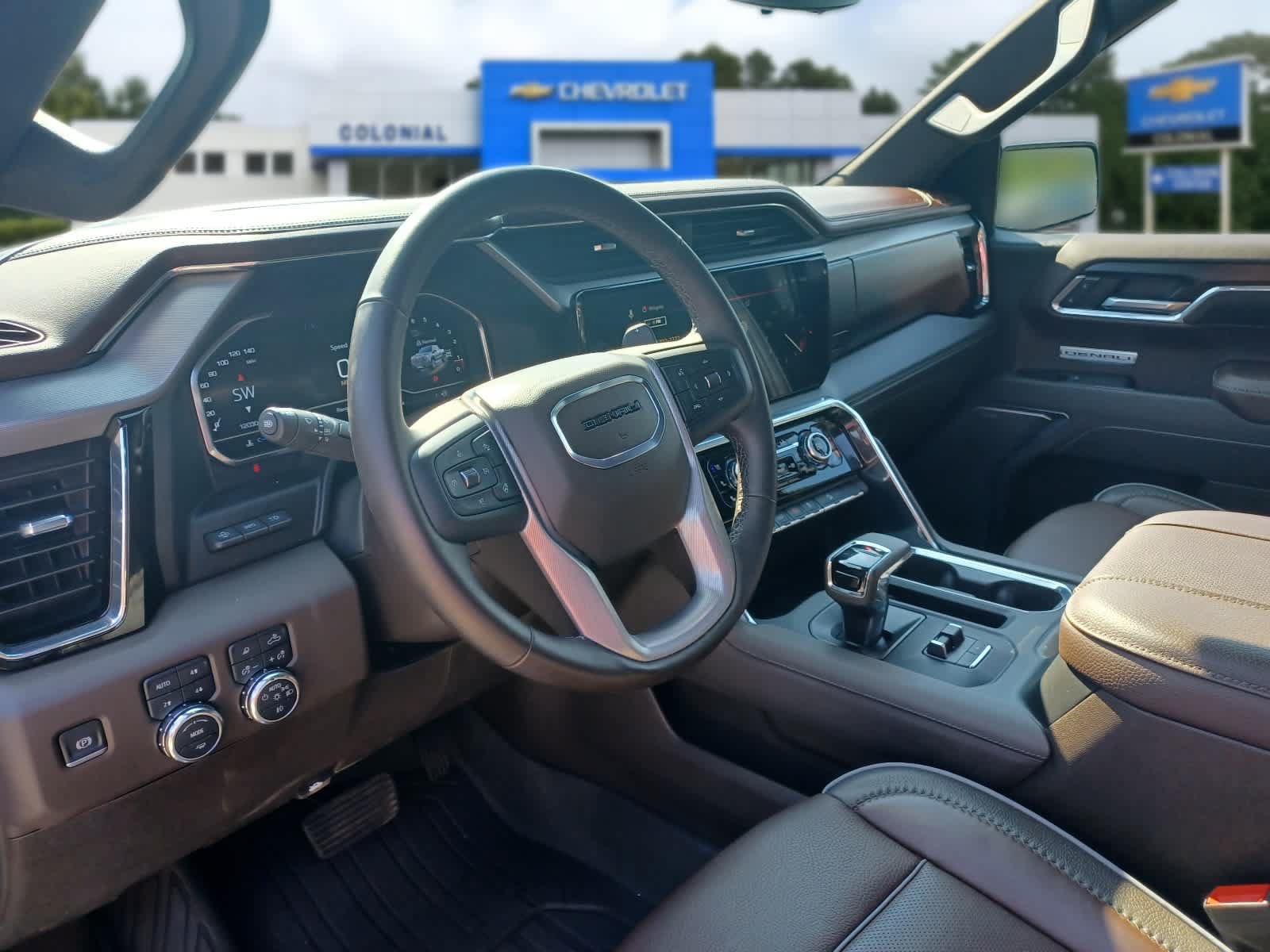 Used 2025 GMC Sierra 1500 Denali w/ Denali Reserve Package AWD/4WD image 8