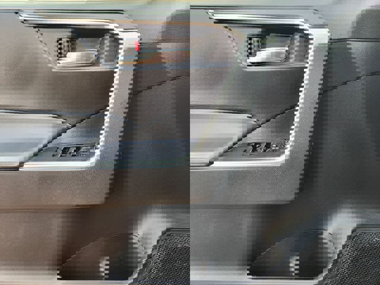 Used 2022 Toyota RAV4 XLE w/ Convenience Package image 22