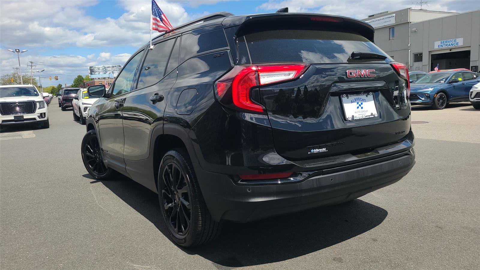 Used 2023 GMC Terrain SLT w/ Elevation Edition AWD/4WD image 6