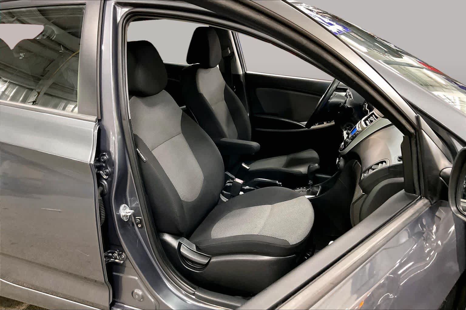 Used 2012 Hyundai Accent GS FWD image 9