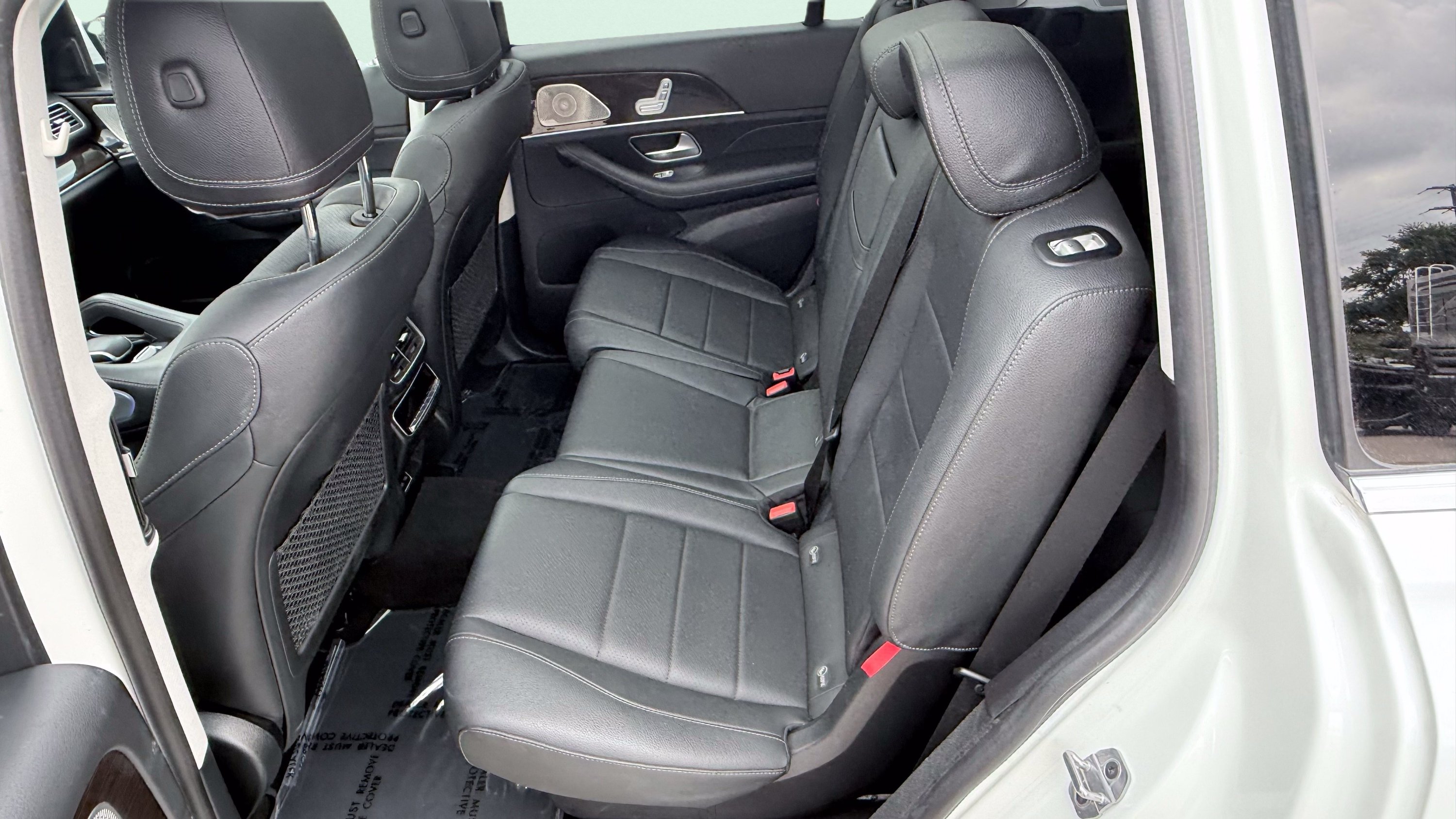 Used 2024 Mercedes-Benz GLS 450 4MATIC image 40