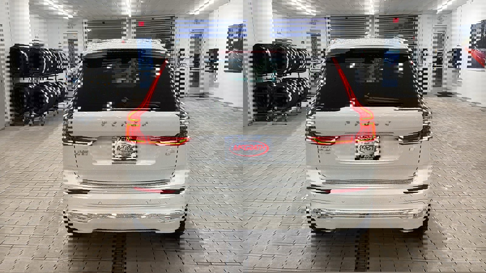 Used 2022 Volvo XC60 T8 Inscription Expression w/ Advanced Package image 6