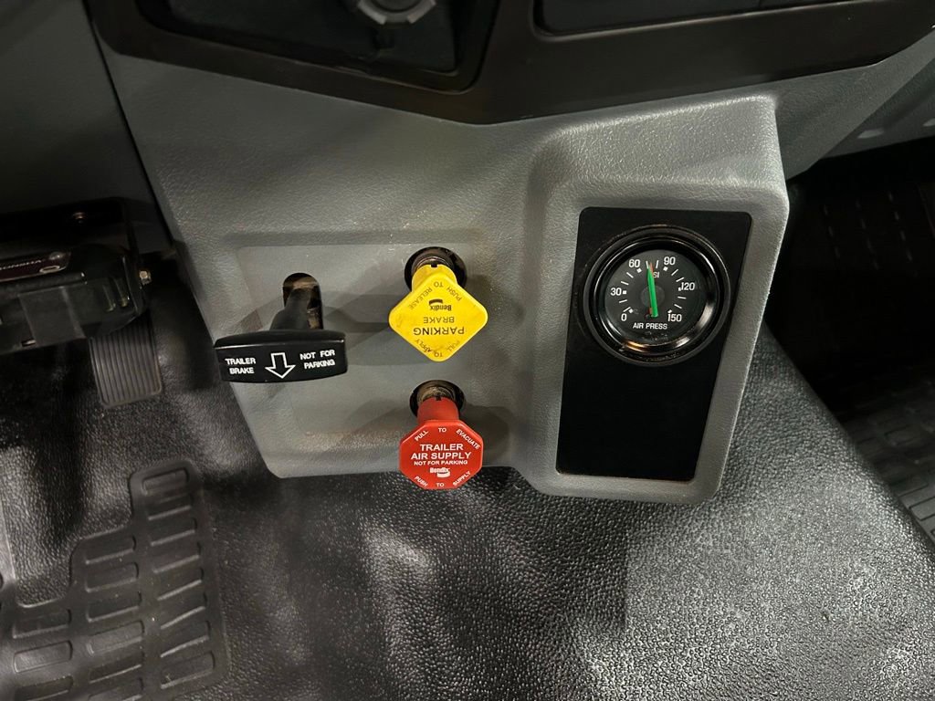 Certified 2022 Ford F750 2WD Regular Cab Super Duty image 16