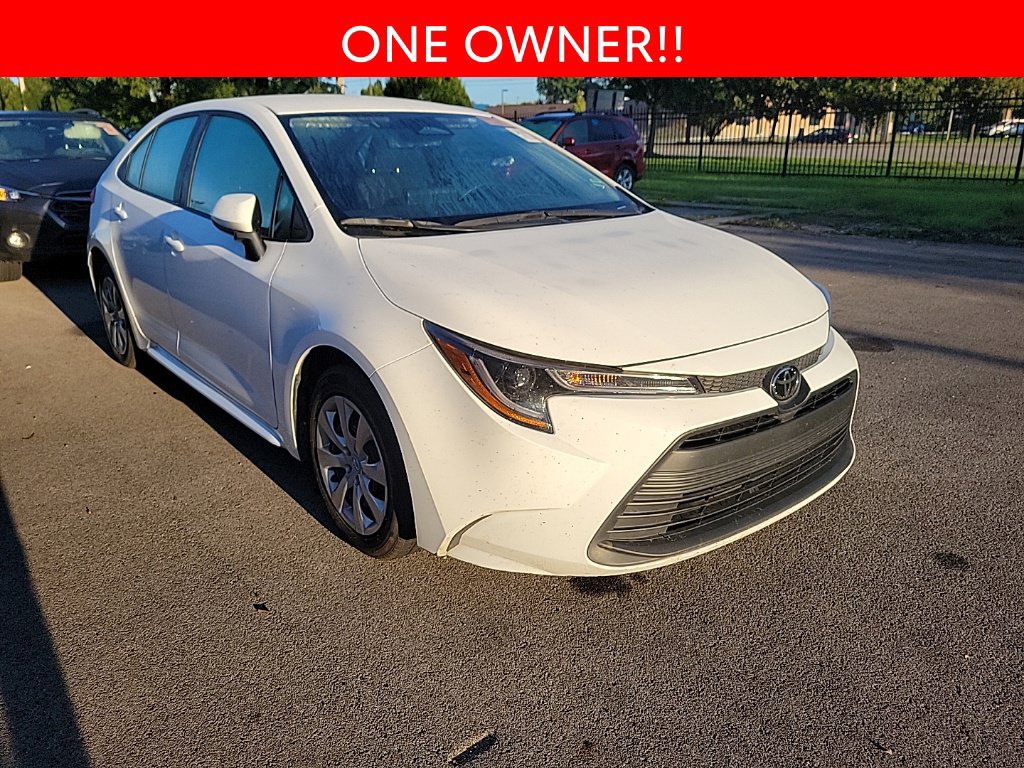 Used 2025 Toyota Corolla LE FWD image 3