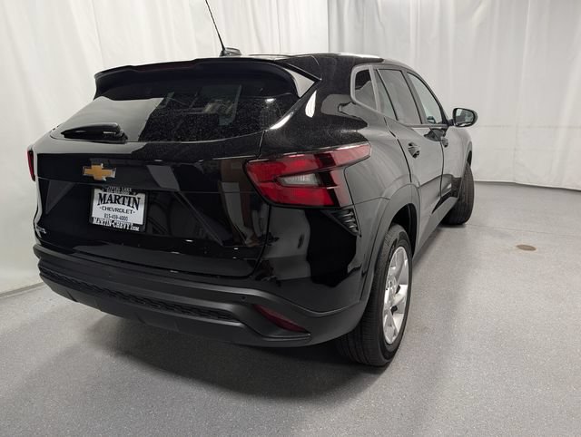New 2026 Chevrolet Trax LS w/ LS Convenience Package FWD image 3
