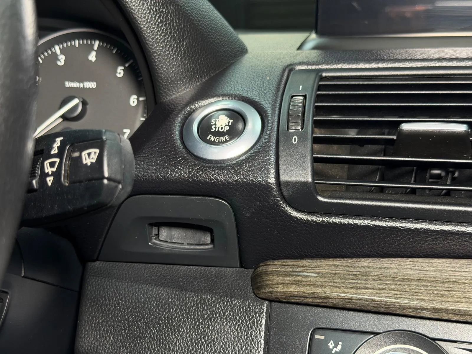 Used 2013 BMW 128i Convertible RWD image 26