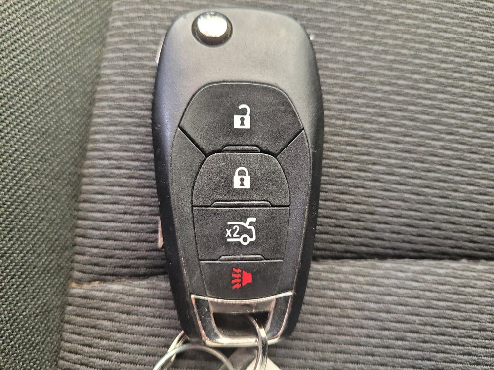 Used 2017 Chevrolet Cruze LT FWD image 32