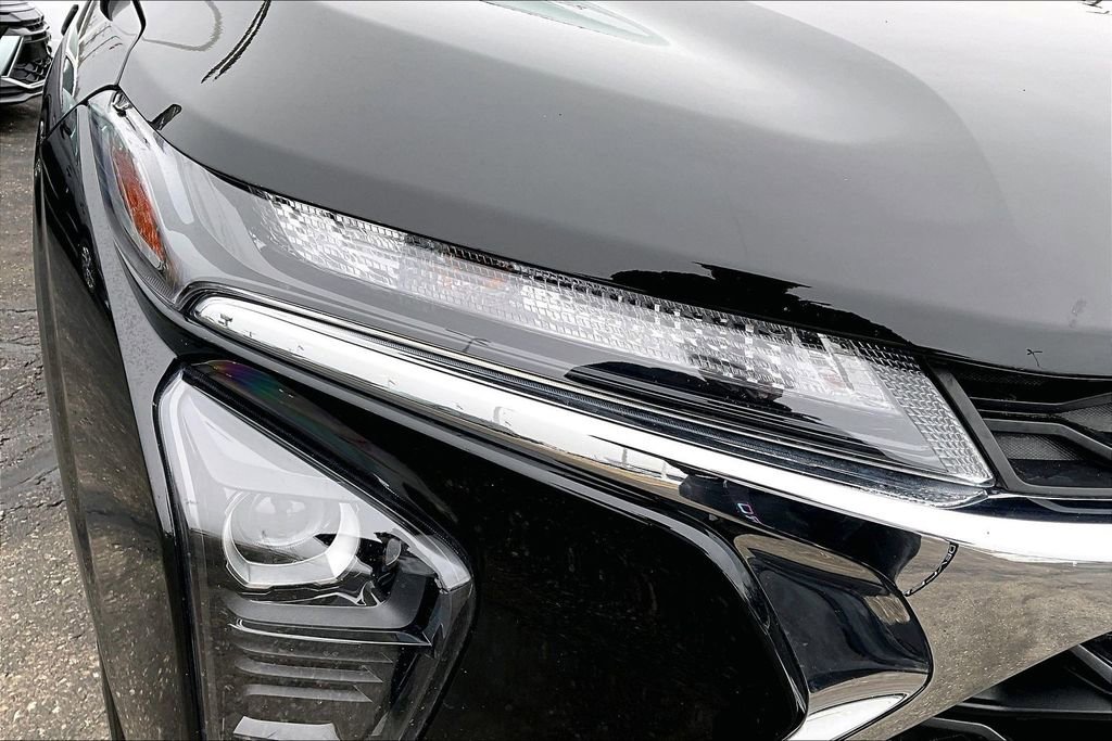 Used 2025 Chevrolet Trax LS image 29