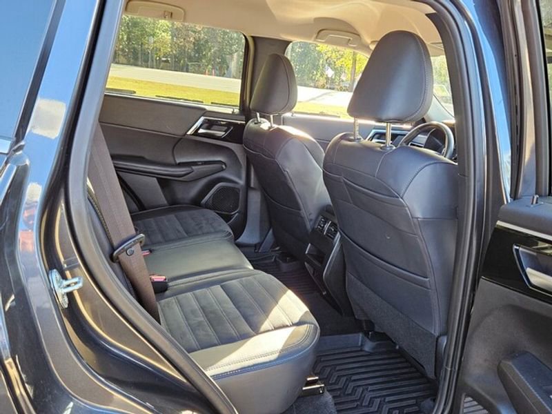 Used 2024 Mitsubishi Outlander SE image 14