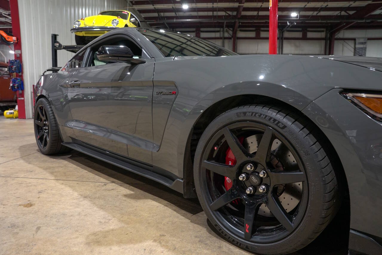 Used 2018 Ford Mustang Shelby GT350R w/ GT350R Equipment Group 920A RWD image 28