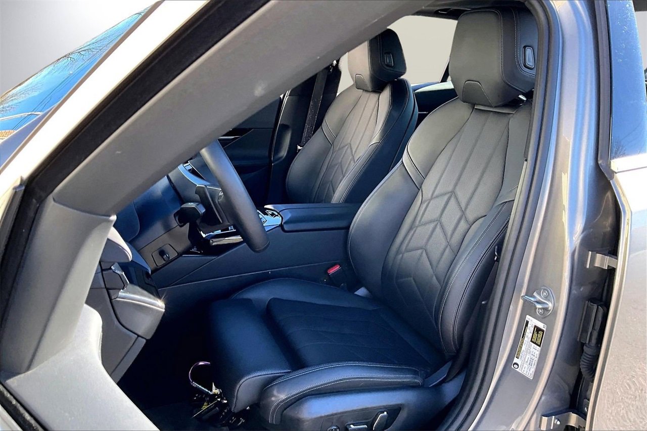 Used 2024 BMW 530i w/ Premium Package image 22