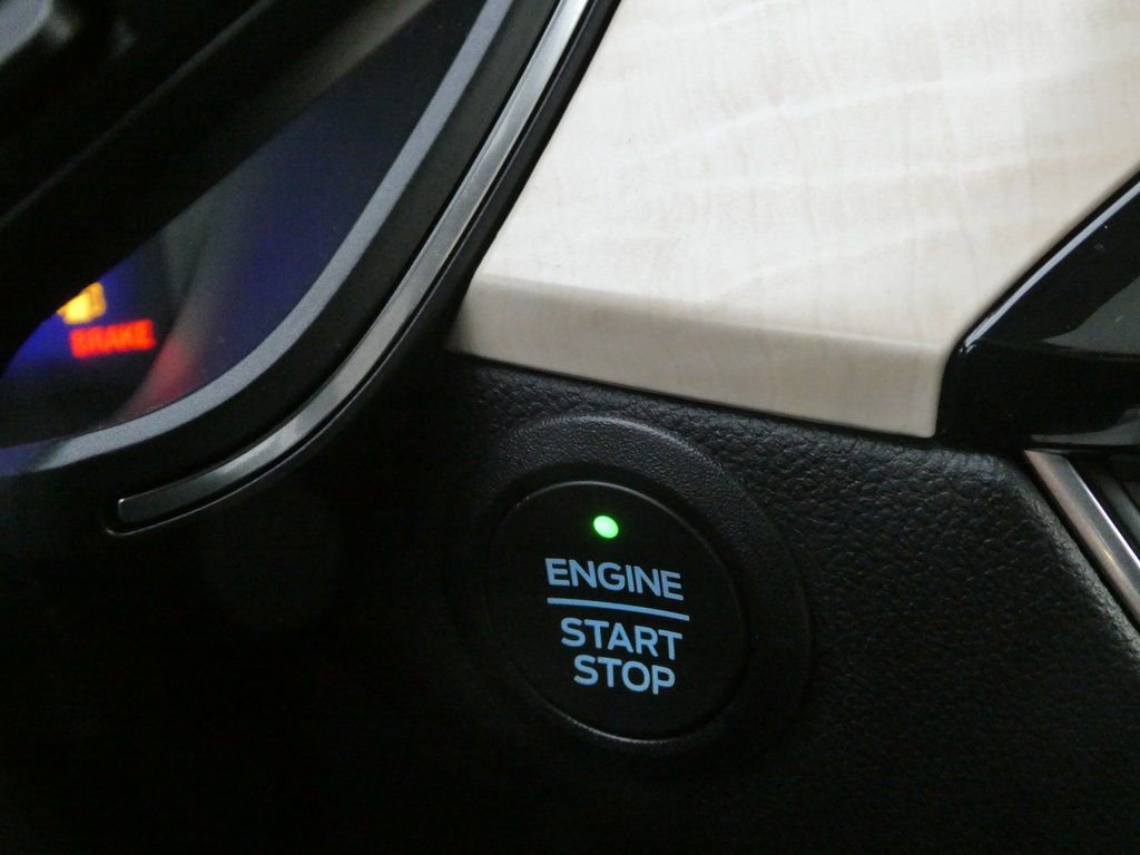 Used 2022 Ford Escape Titanium w/ Titanium Elite Package AWD/4WD image 5