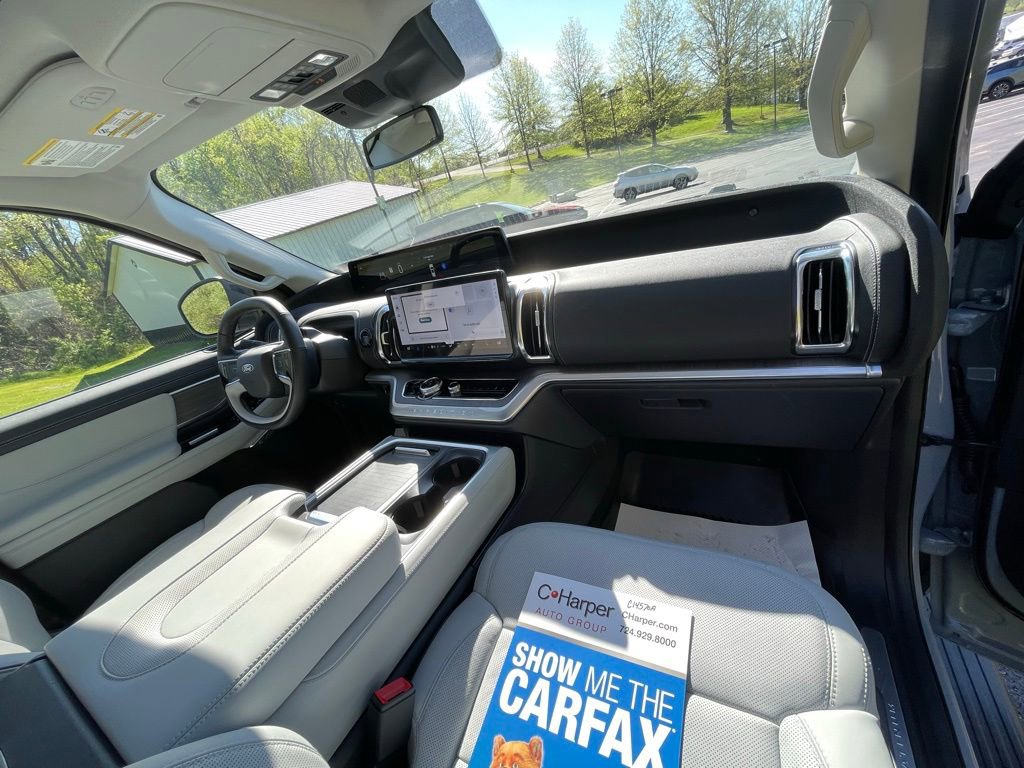 Used 2025 Ford Expedition Platinum w/ Platinum Ultimate Package AWD/4WD image 13