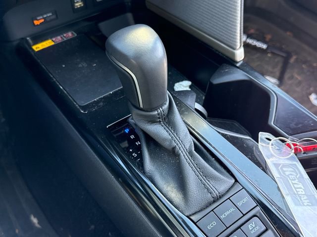 Used 2025 Toyota Camry SE w/ Convenience Package FWD image 35