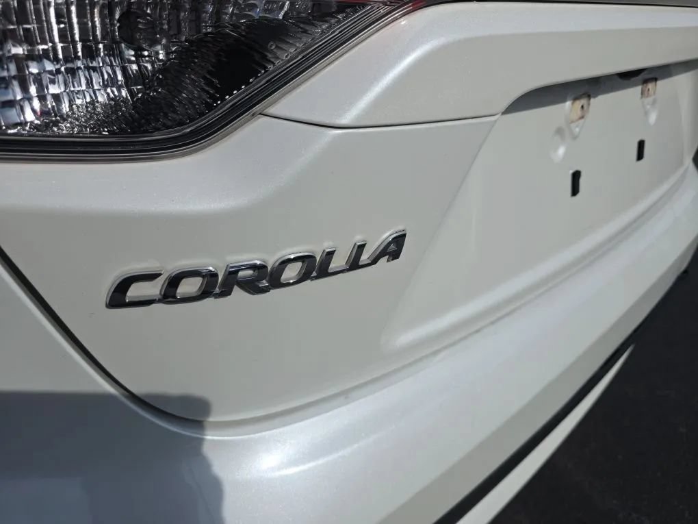 Used 2020 Toyota Corolla LE FWD image 11