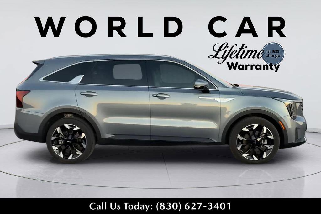 Used 2024 Kia Sorento EX w/ Panoramic Sunroof Package FWD image 16