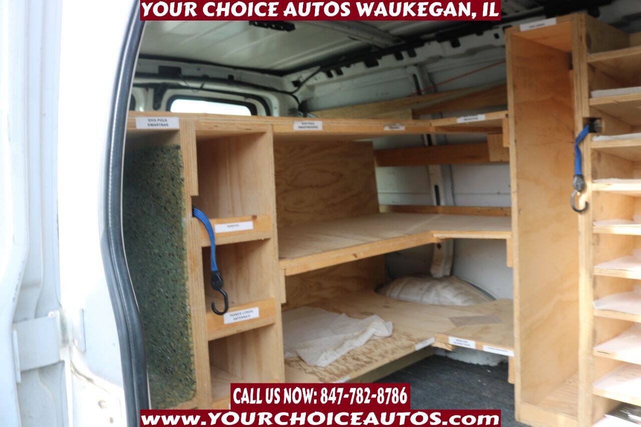 Used 2017 GMC Savana 2500 RWD image 24