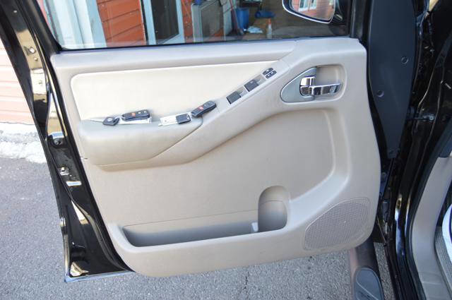 Used 2012 Nissan Frontier SL w/ Moonroof Pkg image 31