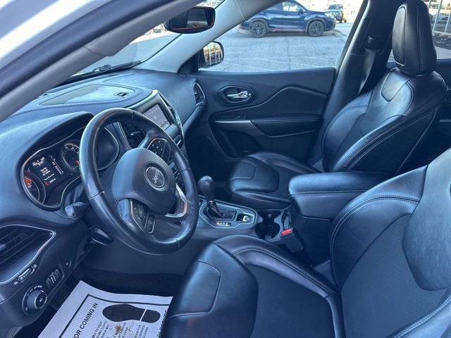 Used 2019 Jeep Cherokee Latitude Plus w/ Comfort/Convenience Group image 13