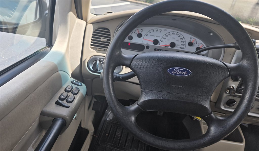 Used 2005 Ford Explorer Sport Trac XLS AWD/4WD image 17