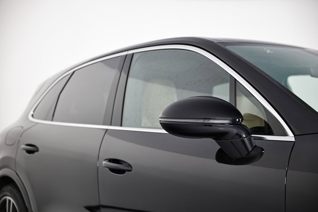 Certified 2022 Porsche Cayenne Turbo image 16