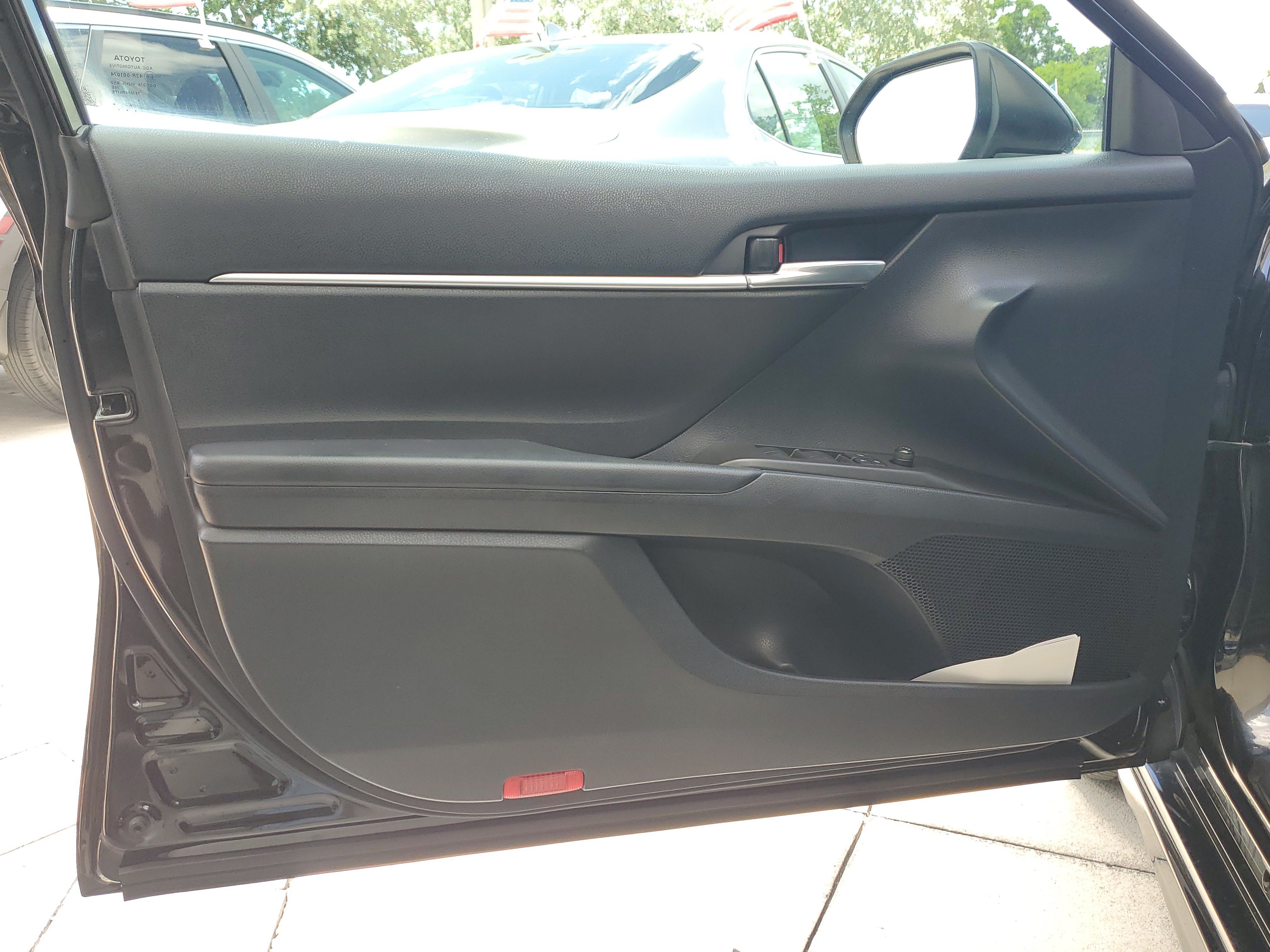 Used 2022 Toyota Camry SE FWD image 18