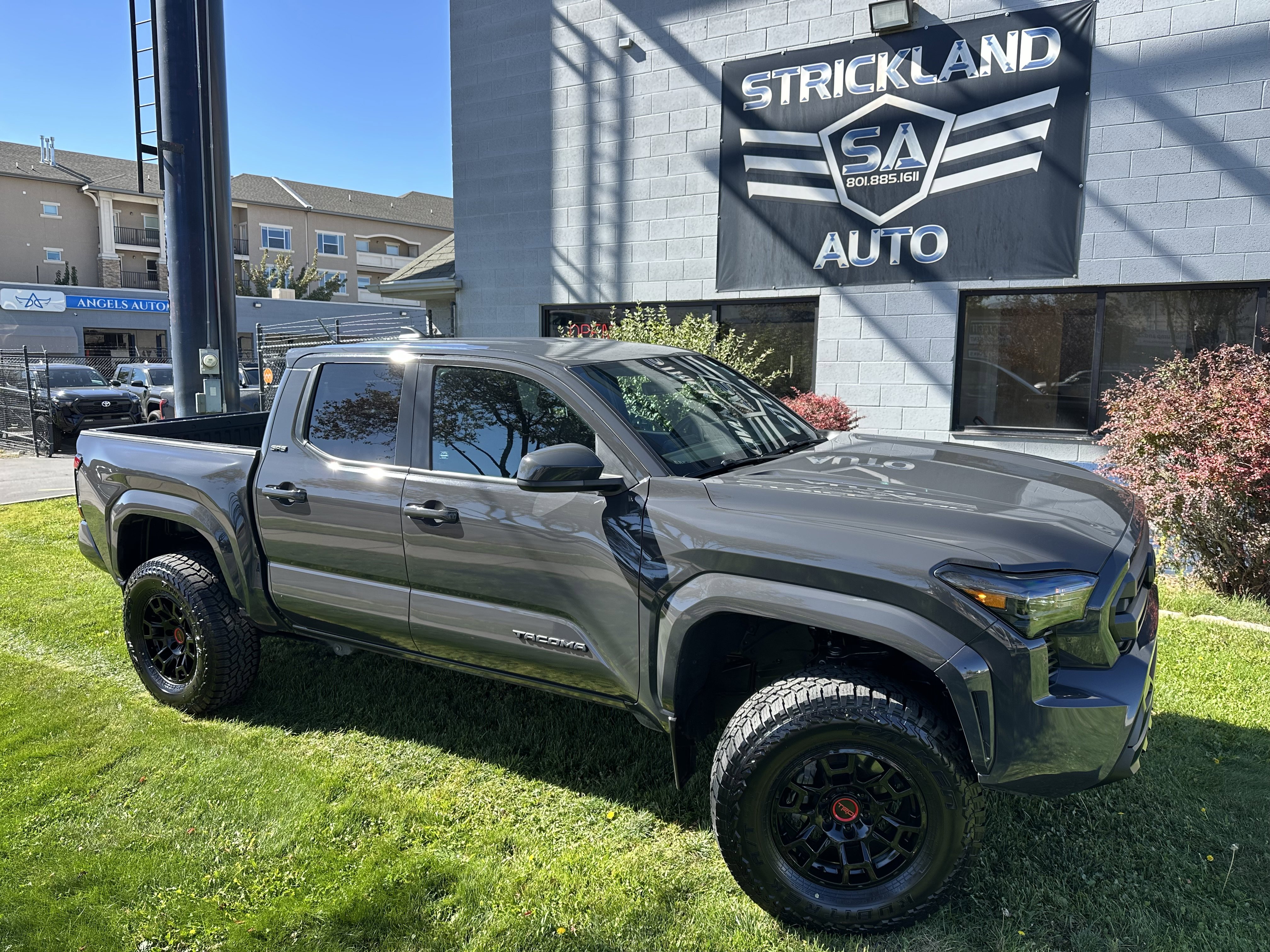 Used 2024 Toyota Tacoma SR5 image 2