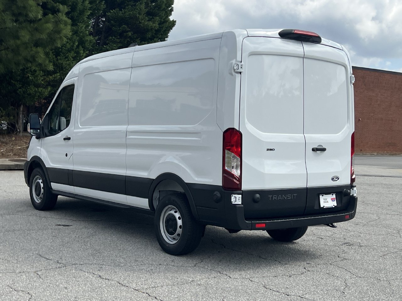 New 2027 Ford Transit 250 148 Medium Roof w/ Load Area Protection Package RWD image 22
