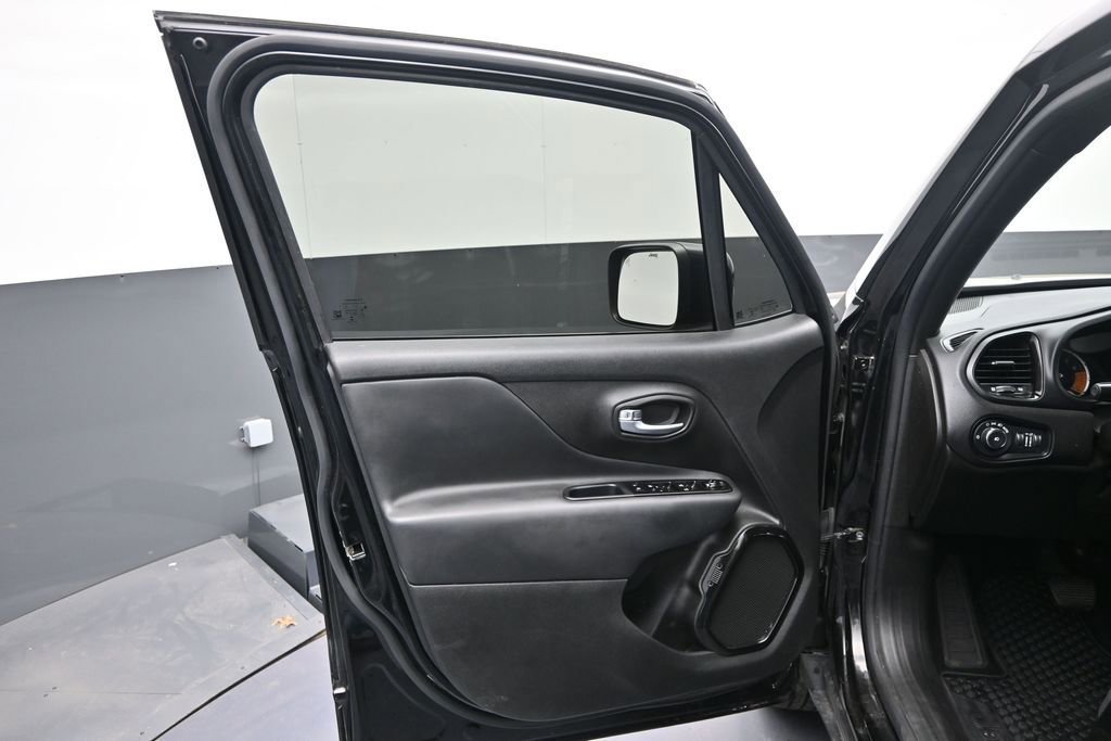 Used 2022 Jeep Renegade Altitude w/ Convenience Group AWD/4WD image 12