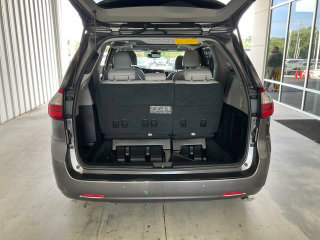 Used 2020 Toyota Sienna Limited Premium FWD image 19
