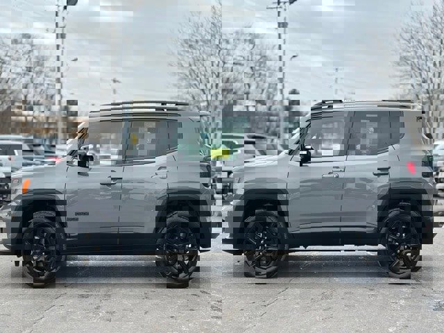 Used 2022 Jeep Renegade Altitude w/ Convenience Group image 3